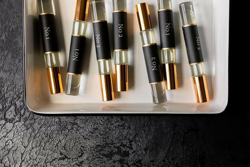 Les Deux No. 1 Bois Sacré Roll-On Perfume Oil – Portable & Long-Lasting Scent